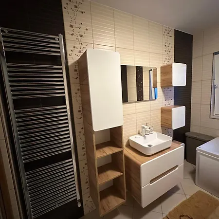 Sunny Apartament With Free Parking Apartment *