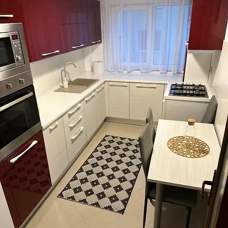 Sunny Apartament With Free Parking Apartment