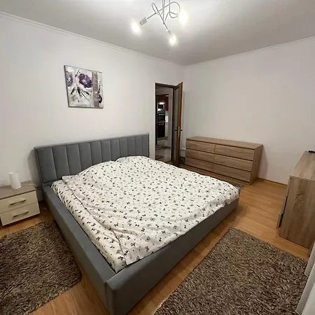 Sunny Apartament With Free Parking