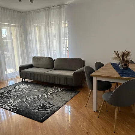 Sunny Apartament With Free Parking Apartment